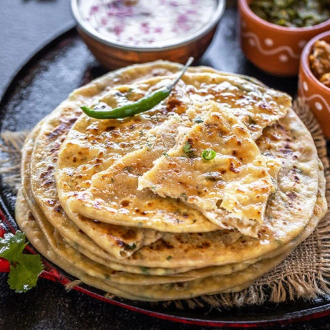 Chutney Makhani Parantha (2 pcs)