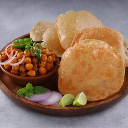 Poori Chole (3 pcs)